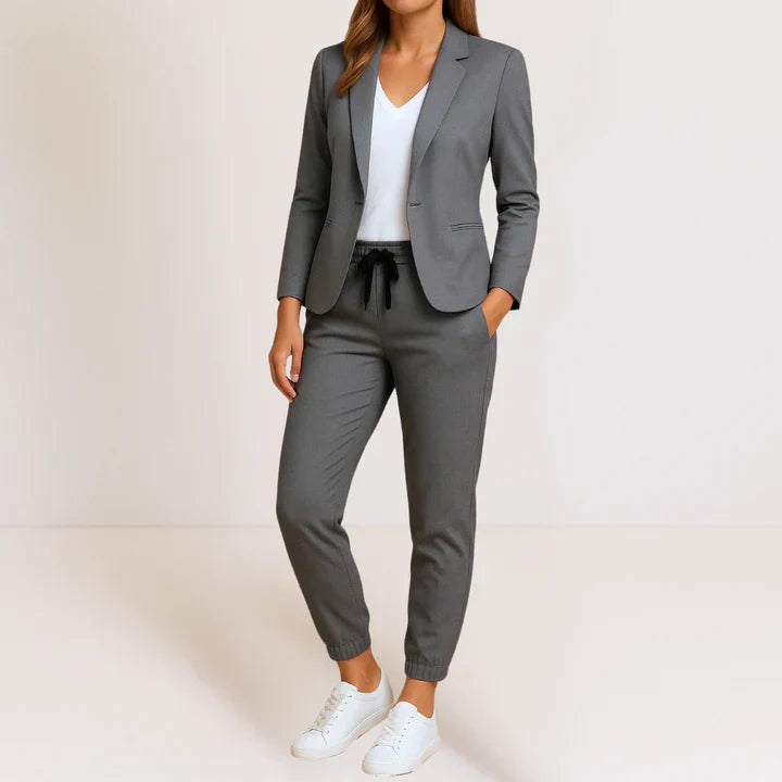 Mónica | Elegancia moderna en un conjunto cómodo