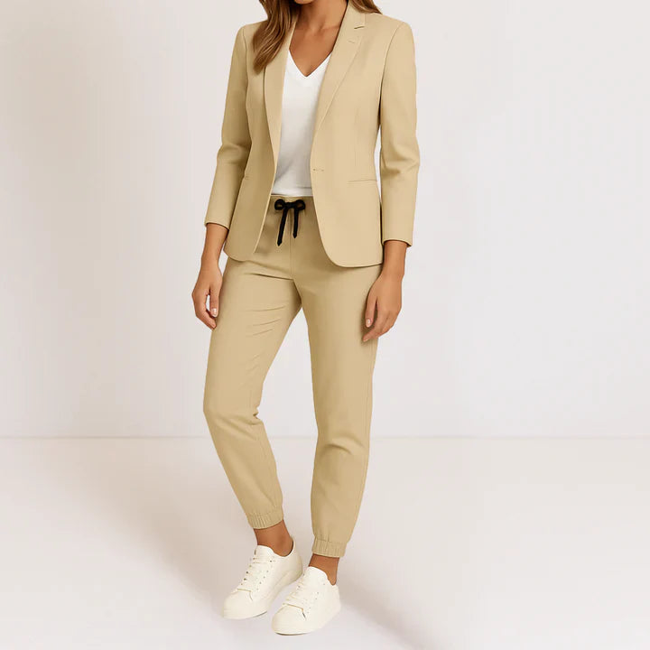 Mónica | Elegancia moderna en un conjunto cómodo