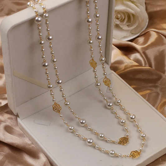 Elegante collar de oro con perla