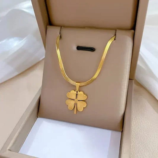 Trébol de cuatro hojas dorado