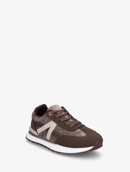 Zapatillas de efecto nobuk y tejido con pieza en V - Marrón