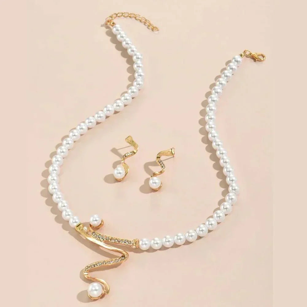 Juego de collar y pendientes de perlas naturales
