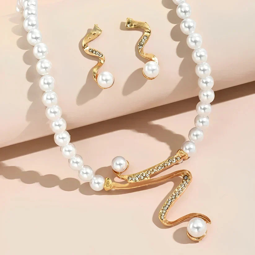 Juego de collar y pendientes de perlas naturales