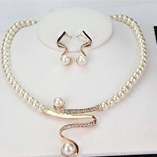 Juego de collar y pendientes de perlas naturales
