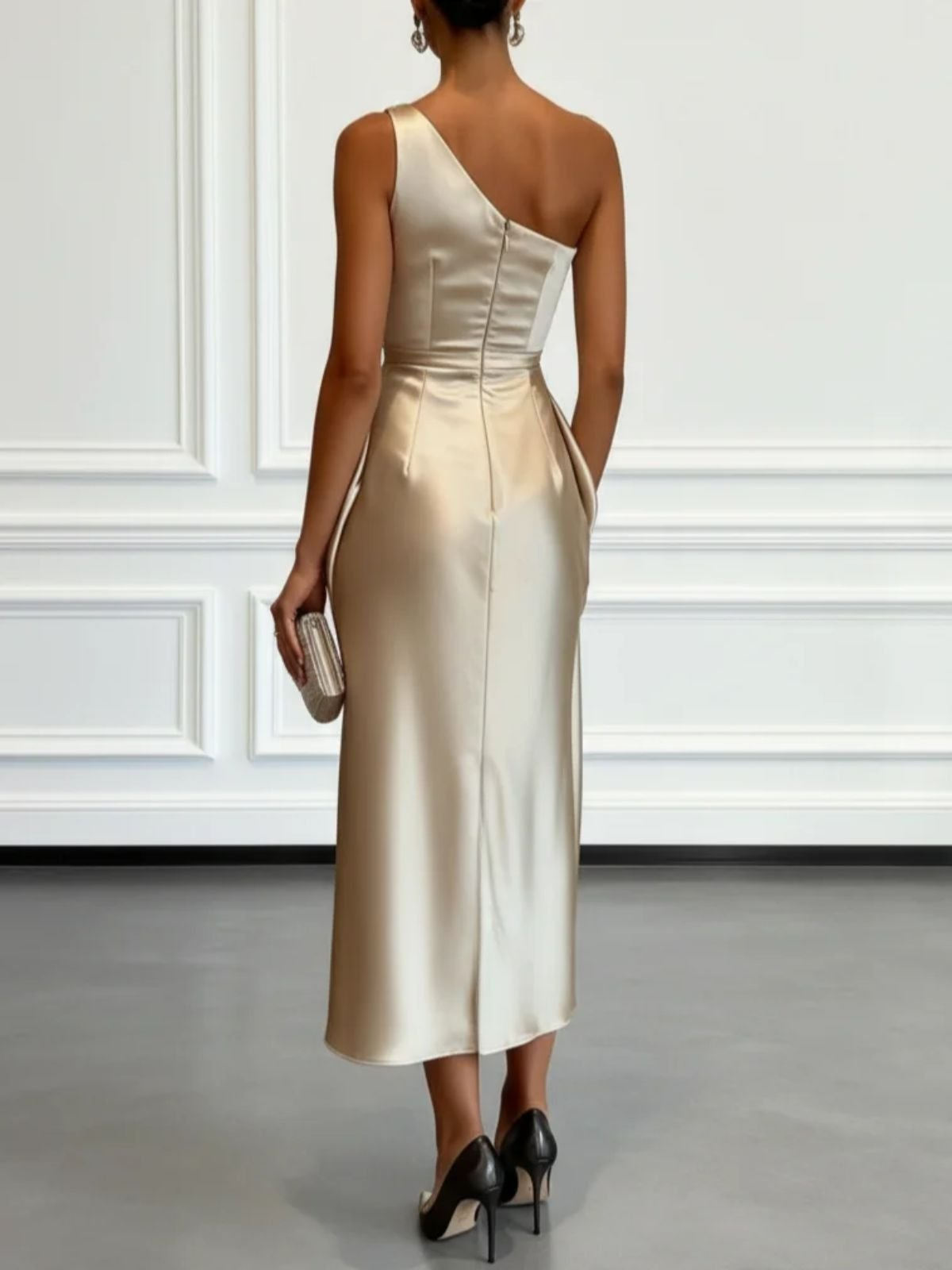 Alessandra - Vestido midi satinado de un hombro