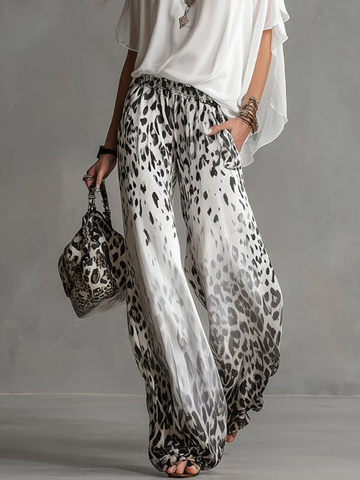 Noa - Conjunto de camiseta blanca y pantalón leopardo