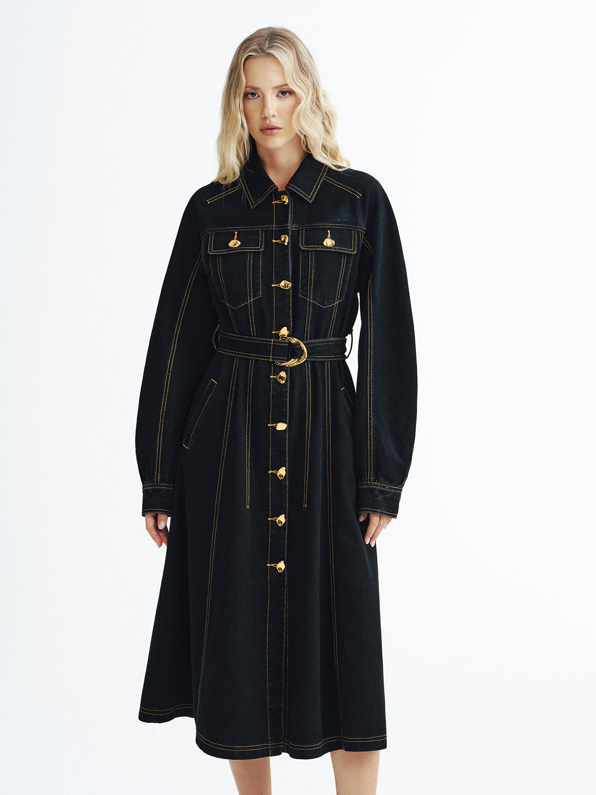 Denim Élégance — negro: vestido de cuerpo entero.