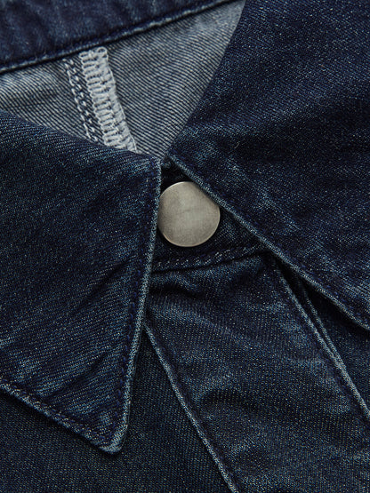 Denim Milano — azul marino: detalle del botón y cuello.