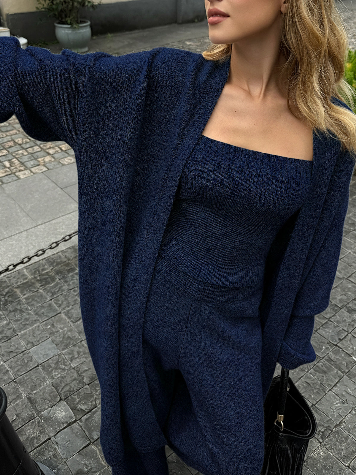 Trío Élite — azul marino: detalle del conjunto puesto.